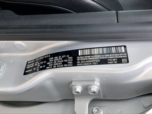 Used 2017 Jeep Renegade Limited image 33