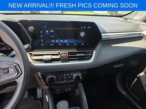 Used 2025 Chevrolet TrailBlazer LT AWD/4WD image 9