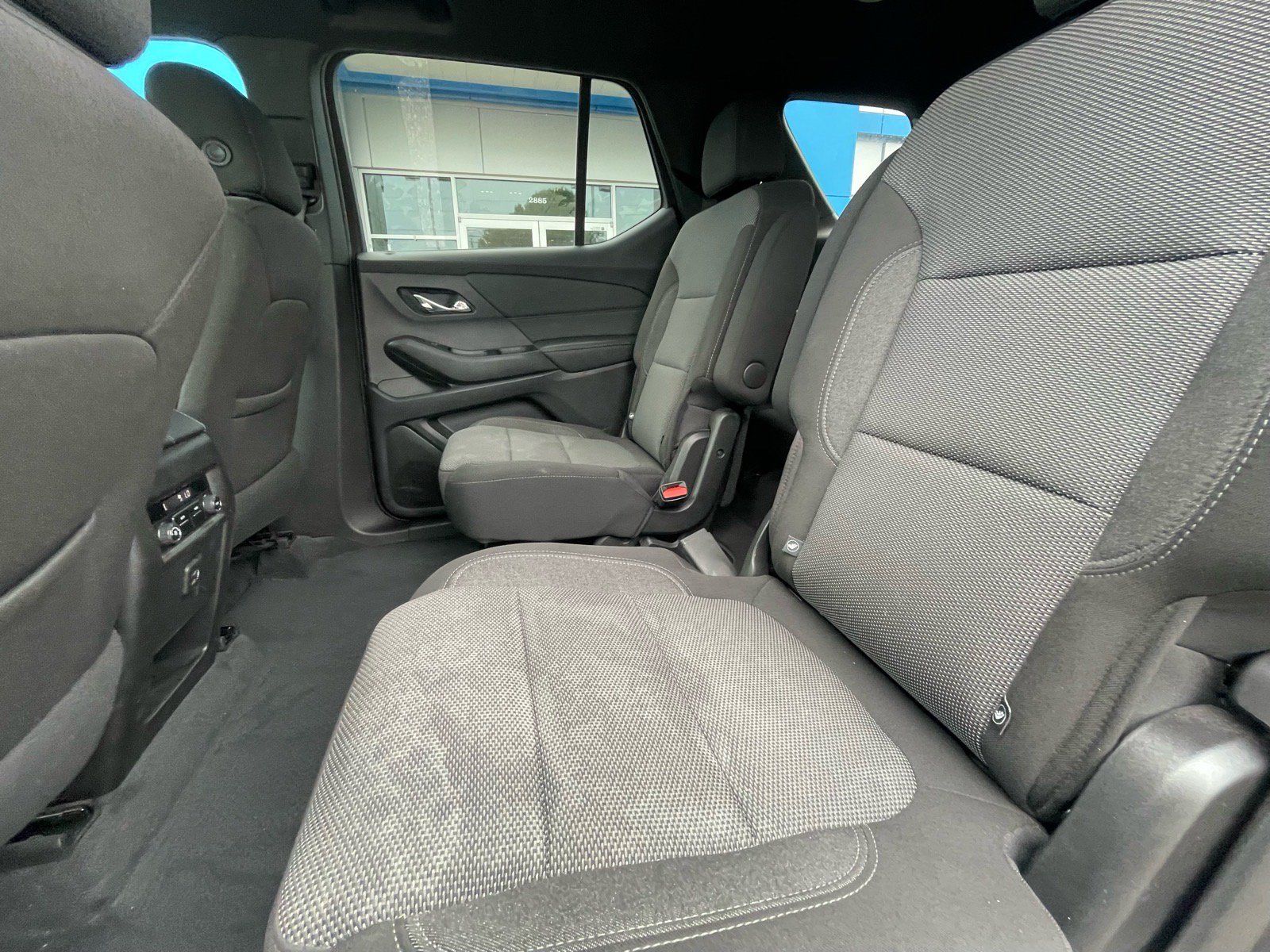 Used 2023 Chevrolet Traverse LT FWD image 7