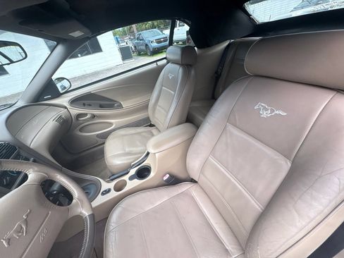 Used 2002 Ford Mustang Convertible RWD image 14