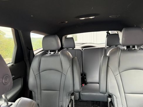Used 2023 Buick Enclave Essence AWD/4WD image 20
