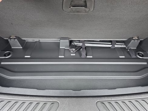 Used 2024 Chevrolet Tahoe LS image 34