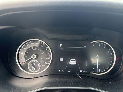 Used 2025 Genesis G70 2.5T image 6