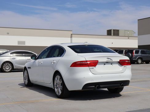 Used 2019 Jaguar XE Premium image 5