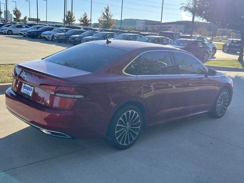 Certified 2022 Volkswagen Passat 2.0T image 10