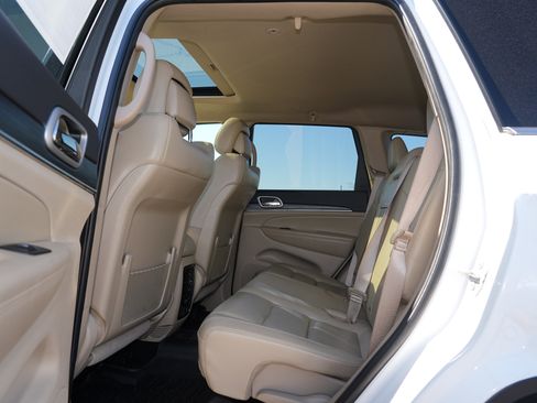 Used 2021 Jeep Grand Cherokee Limited AWD/4WD image 18