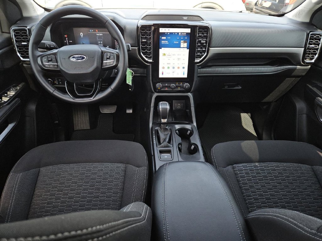 Used 2025 Ford Ranger XLT w/ Chrome Accent Package RWD image 6