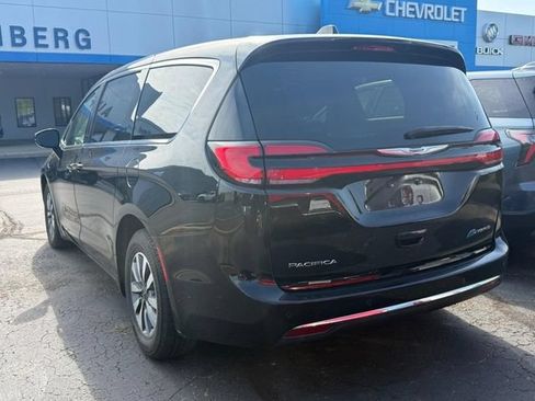 Used 2024 Chrysler Pacifica Limited FWD image 3