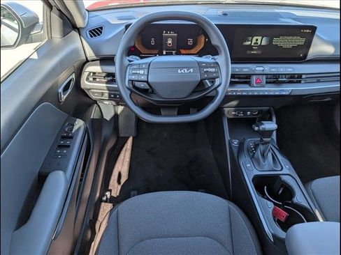 New 2025 Kia K4 LXS image 6