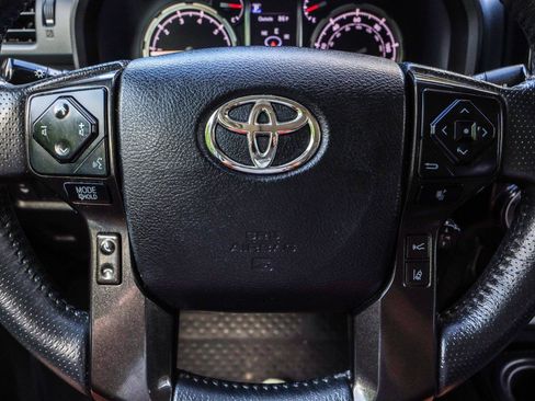 Used 2020 Toyota 4Runner Venture w/ Moonroof Package AWD/4WD image 16
