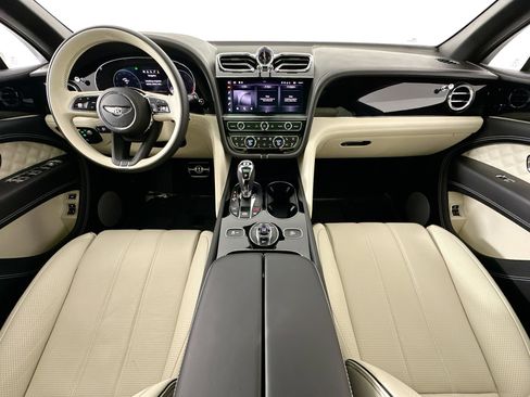 Certified 2021 Bentley Bentayga image 4