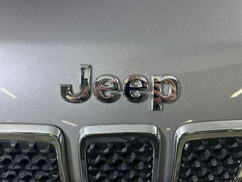 Used 2019 Jeep Cherokee Limited FWD image 10