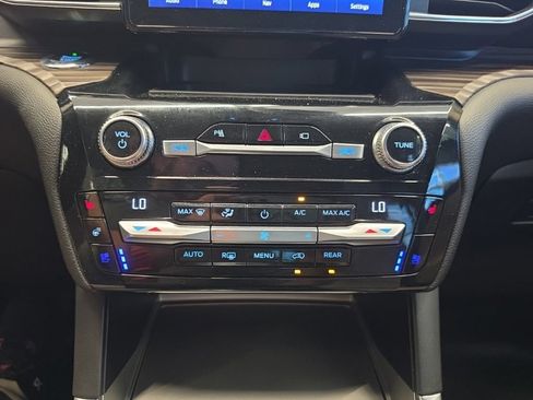 Used 2021 Ford Explorer Limited w/ Equipment Group 301A RWD image 25