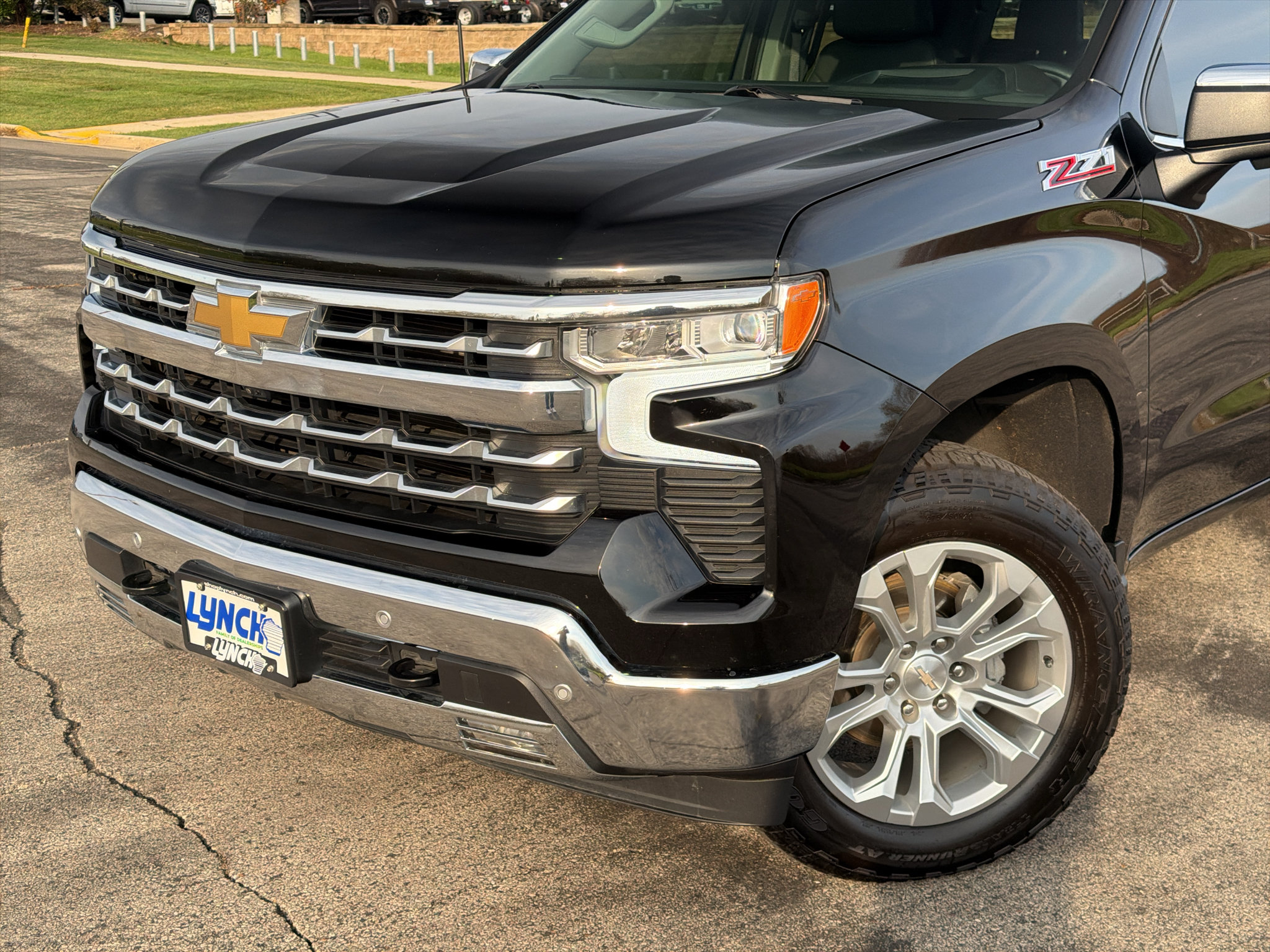 Used 2024 Chevrolet Silverado 1500 LTZ w/ LTZ Premium Package AWD/4WD image 8