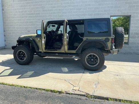 Used 2013 Jeep Wrangler Unlimited Rubicon w/ Max Tow Pkg AWD/4WD image 12