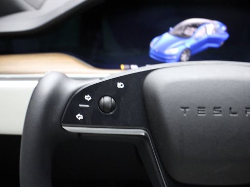 Used 2022 Tesla Model S AWD image 34