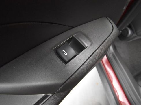 Used 2025 Chevrolet Trax RS image 10