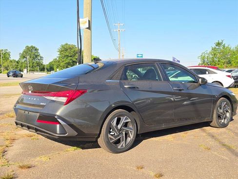 New 2026 Hyundai Elantra Limited FWD image 3