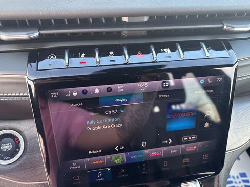 Used 2022 Jeep Grand Cherokee Overland w/ Adv Protech Group III image 22