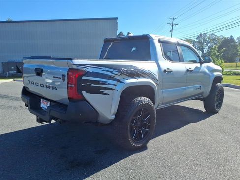 Used 2024 Toyota Tacoma SR w/ SR Upgrade Package AWD/4WD image 4