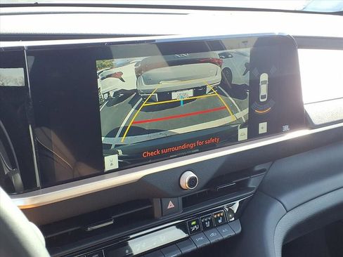 Used 2023 Toyota Crown XLE image 7