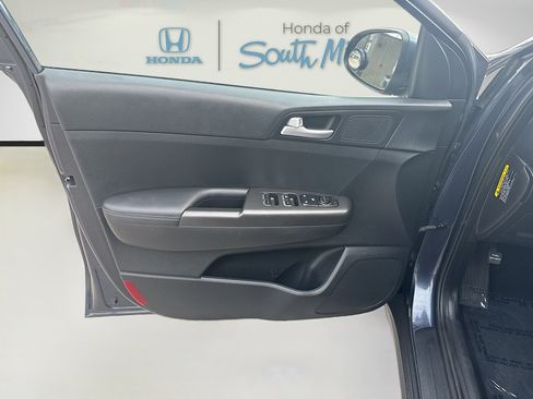 Used 2020 Kia Sportage LX FWD image 19