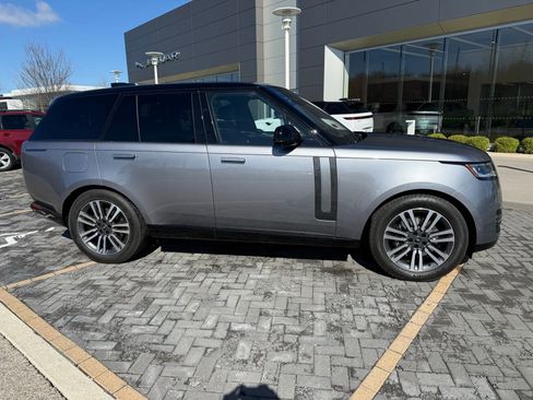 Used 2023 Land Rover Range Rover SE image 4