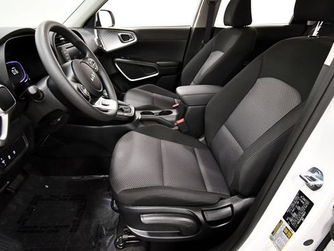 Certified 2025 Kia Soul LX w/ LX Technology Package FWD image 14