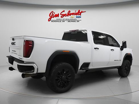 Used 2025 GMC Sierra 3500 Denali Ultimate AWD/4WD image 6