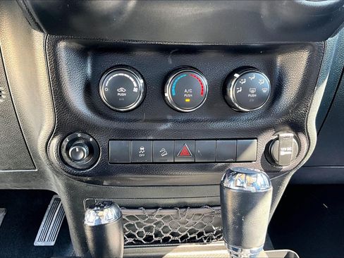 Used 2015 Jeep Wrangler Unlimited Sport w/ Quick Order Package 24S AWD/4WD image 32
