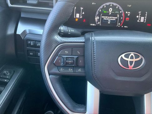 Used 2025 Toyota 4Runner SR5 AWD/4WD image 23