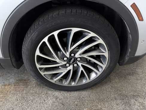 Used 2019 Lincoln Nautilus Reserve AWD/4WD image 23