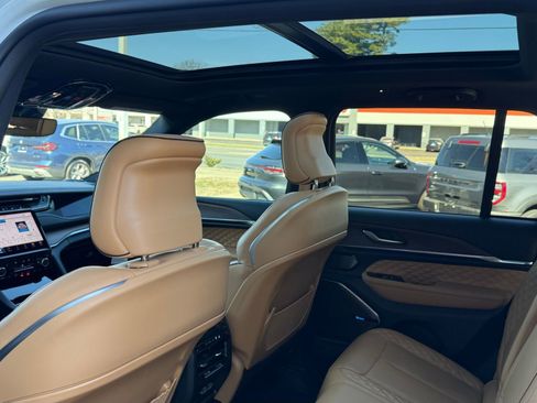 Used 2022 Jeep Grand Cherokee Summit image 28