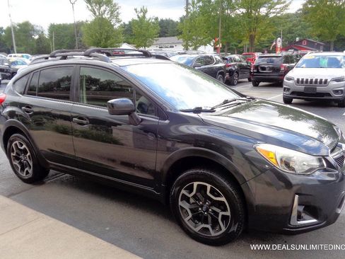 Used 2016 Subaru Crosstrek 2.0i Premium image 2