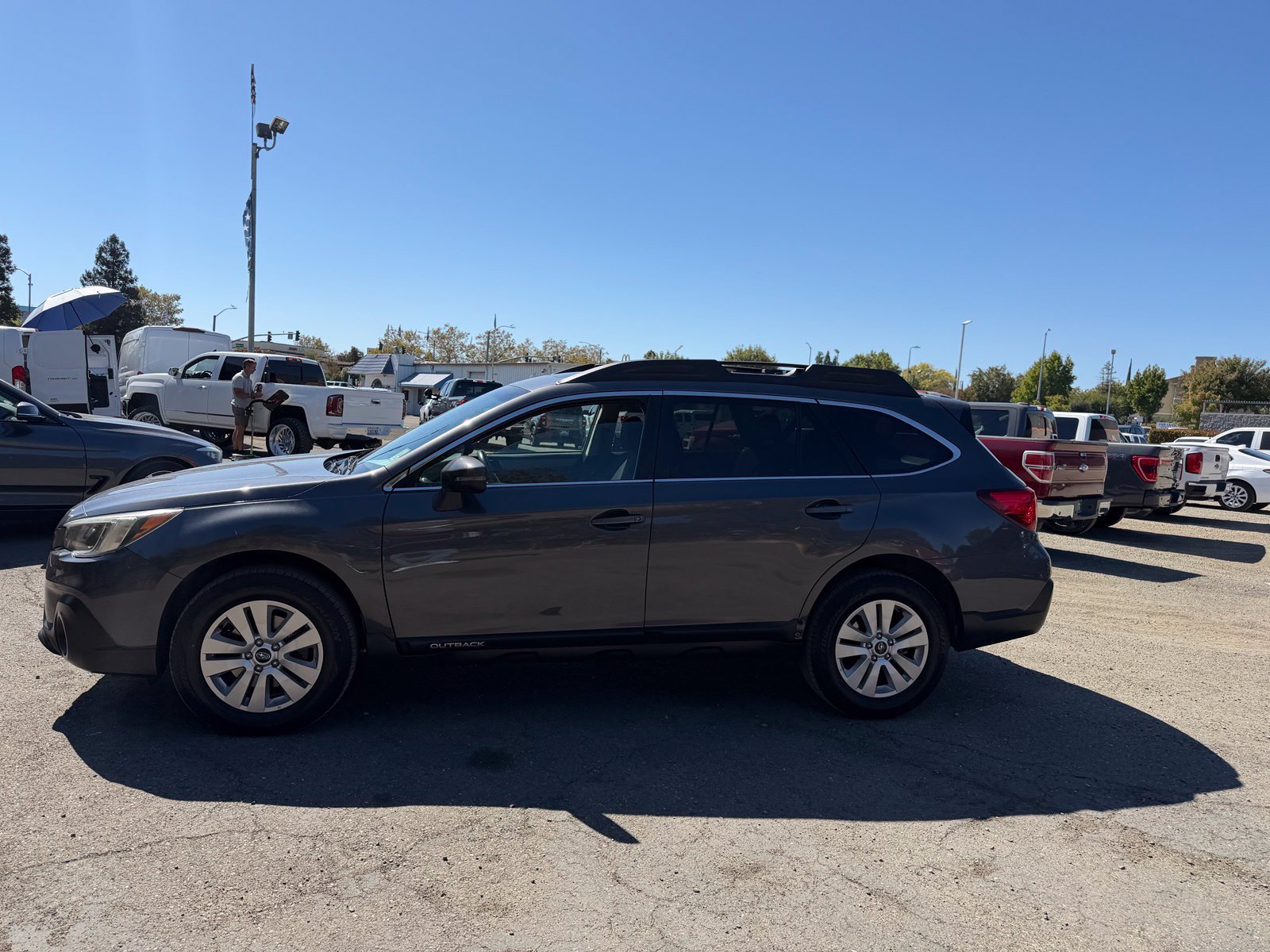 Used 2019 Subaru Outback 2.5i Premium AWD/4WD image 2