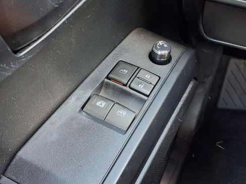 Used 2017 Toyota Tacoma SR AWD/4WD image 17