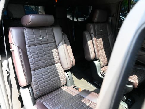 Used 2023 Cadillac Escalade ESV Sport Platinum w/ LPO, ONYX Package AWD/4WD image 47