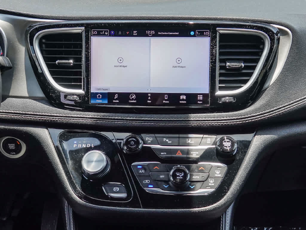 Used 2024 Chrysler Pacifica Premium FWD image 12