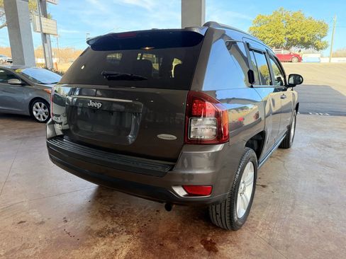 Used 2016 Jeep Compass Latitude image 5