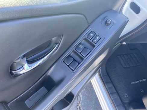 Used 2023 Nissan Frontier SV w/ SV Convenience Package image 8