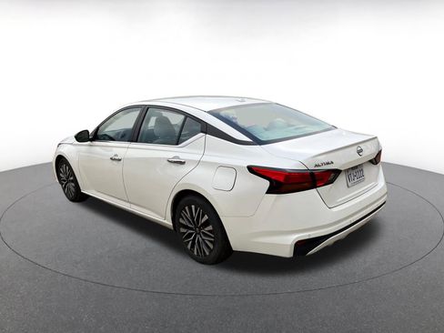 Used 2025 Nissan Altima 2.5 SV image 12