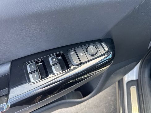 Used 2021 Kia Sportage S w/ S AWD Premium Package image 23