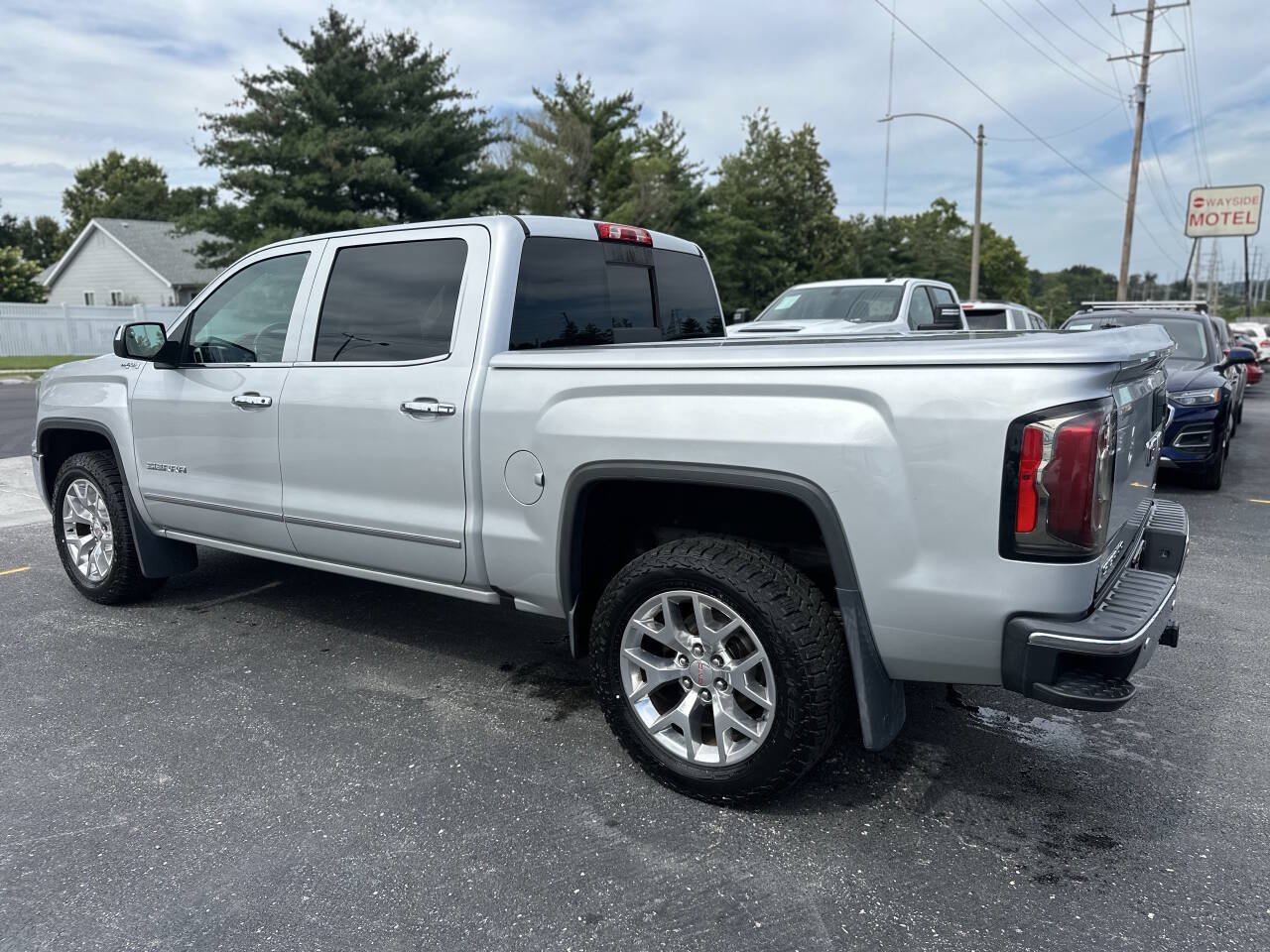 Used 2017 GMC Sierra 1500 SLT w/ SLT Premium Package AWD/4WD image 5
