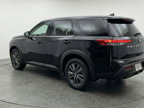 Used 2025 Nissan Pathfinder SV image 6