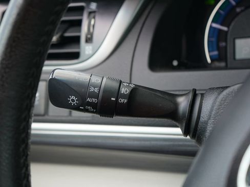 Used 2012 Toyota Camry XLE w/ Leather Pkg FWD image 16