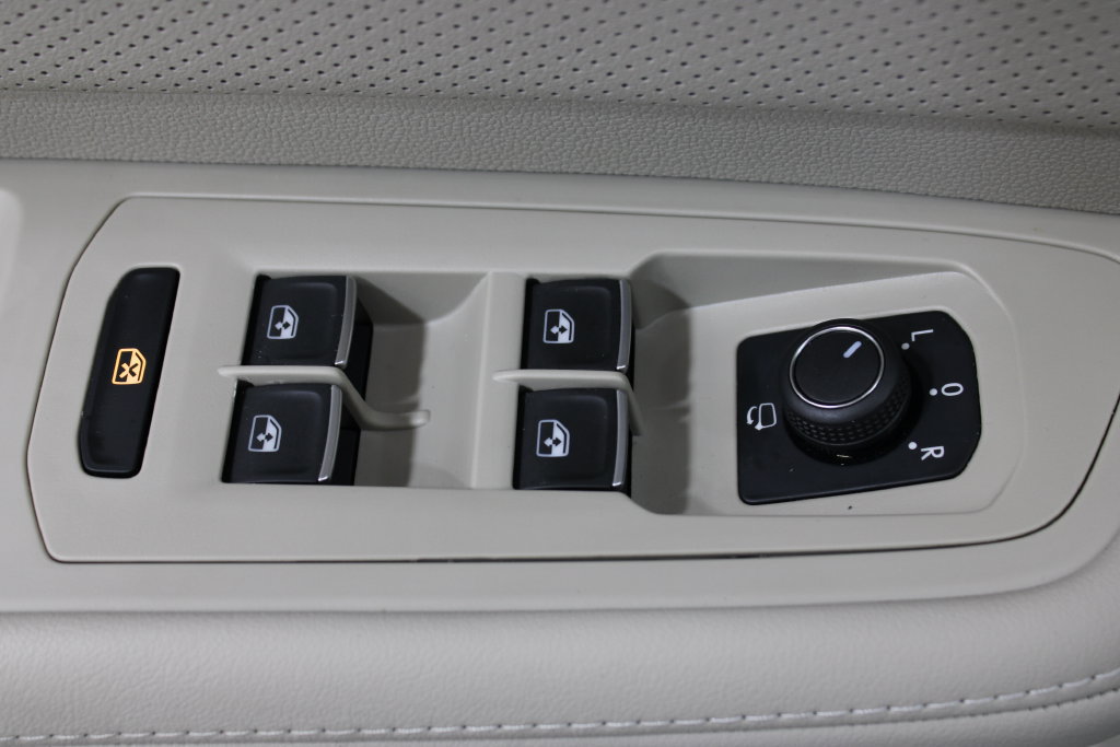 Used 2025 Volkswagen Atlas SEL Premium R-Line AWD/4WD image 19