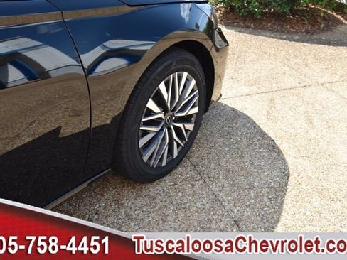 Used 2025 Nissan Altima 2.5 SV FWD image 14