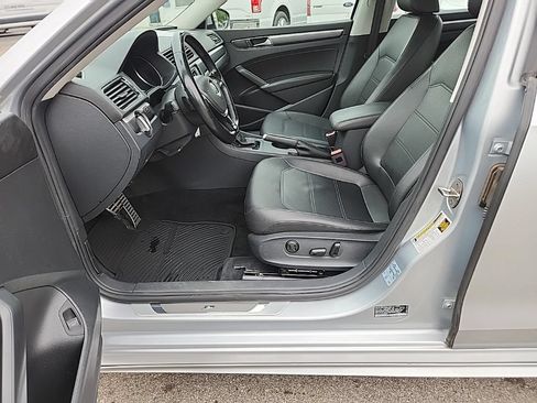 Used 2018 Volkswagen Passat 2.0T R-Line FWD image 25
