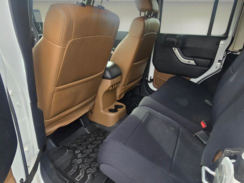 Used 2012 Jeep Wrangler Unlimited Sahara w/ Connectivity Group image 15