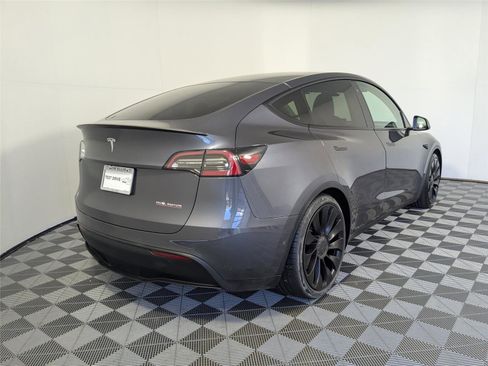 Used 2020 Tesla Model Y Long Range image 5